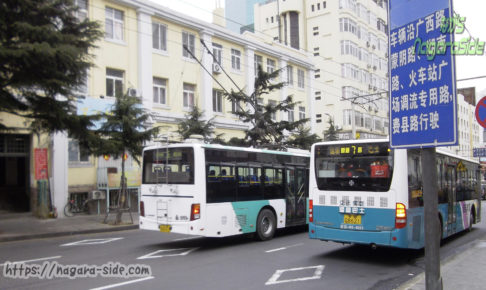 青島市内を走るトロリーバス