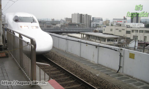 岡山駅に入線する700系新幹線
