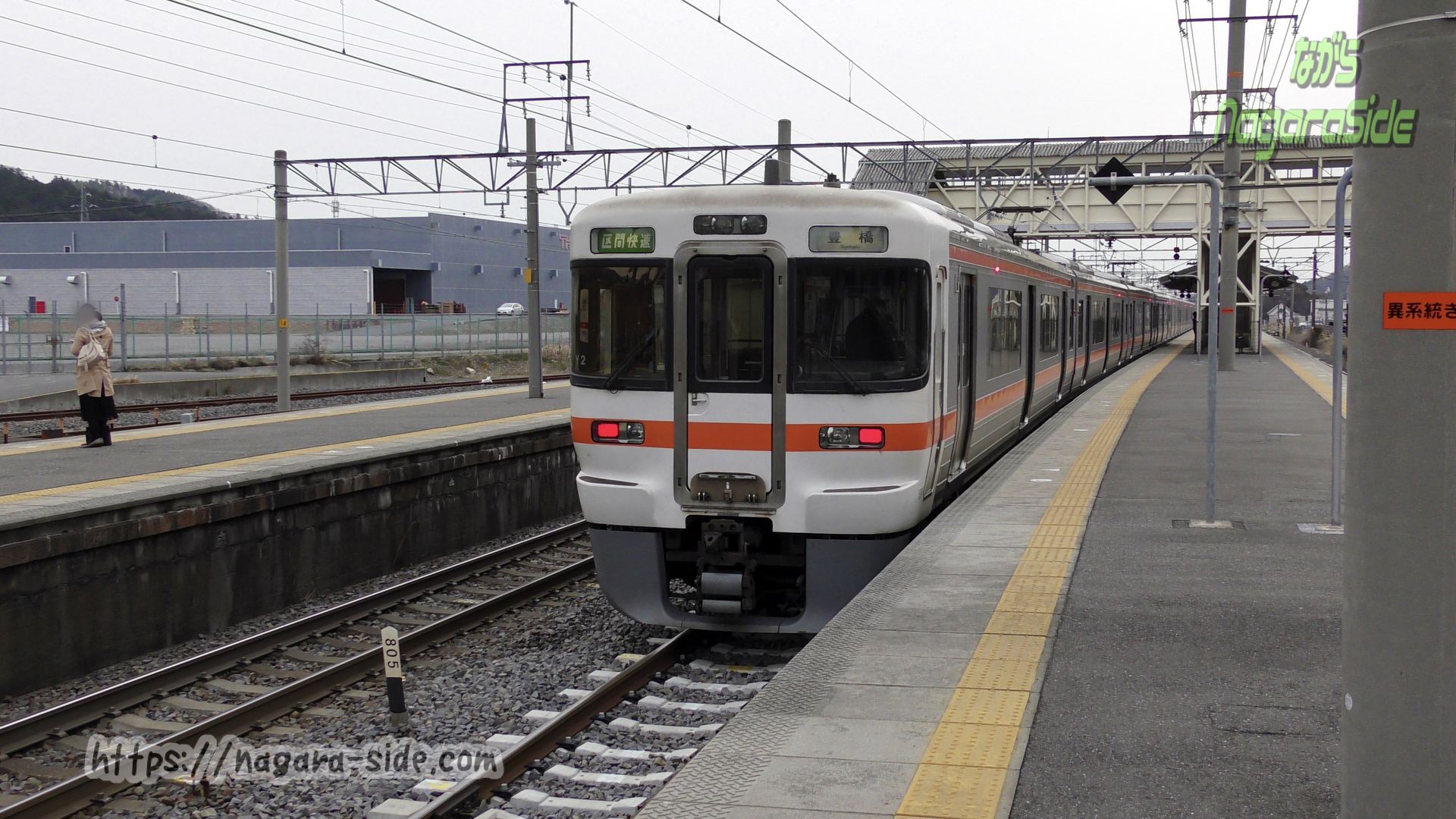 関ヶ原駅で待機する始発列車