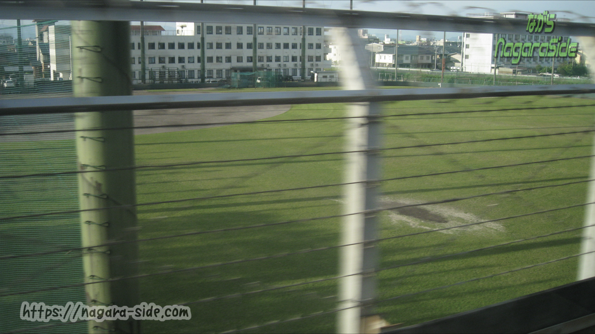 東海道新幹線上り線から見える西濃運輸野球場