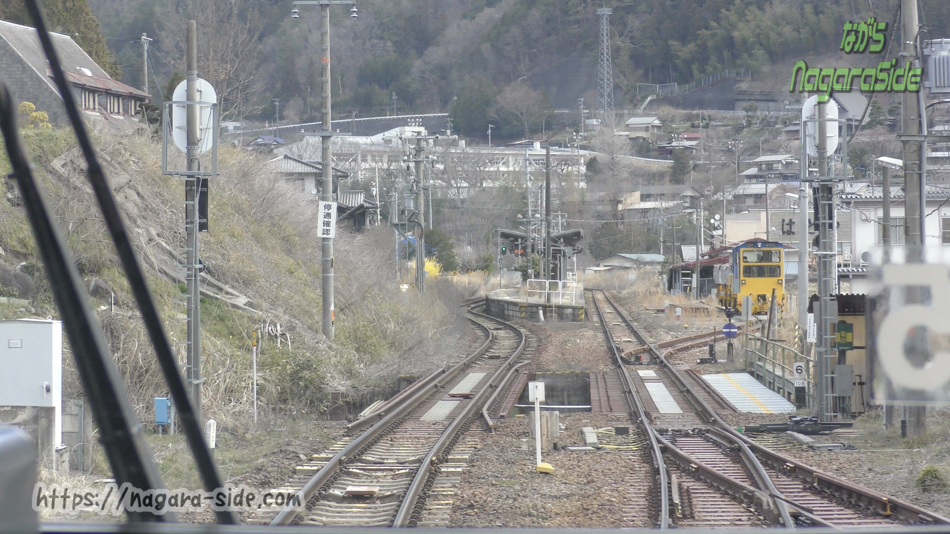 高山線小坂駅に入線する下り列車