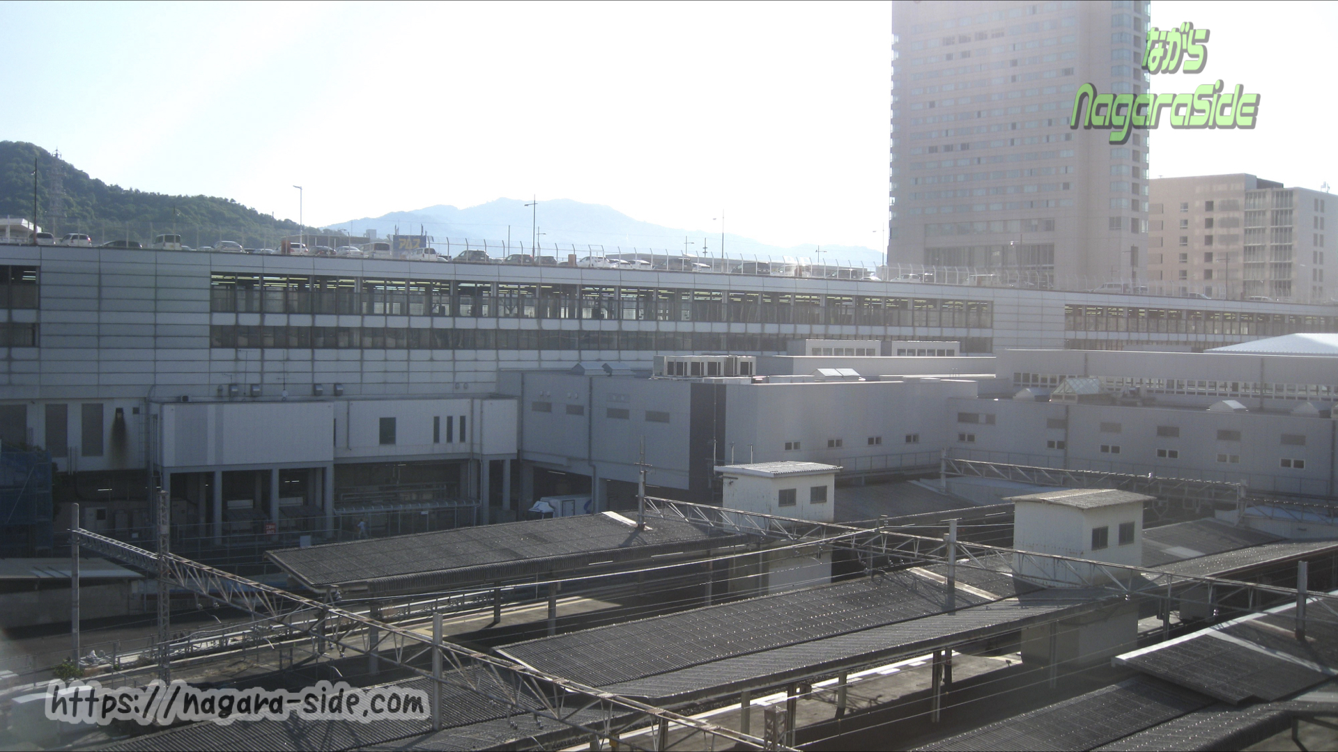 ホテルから望む広島駅