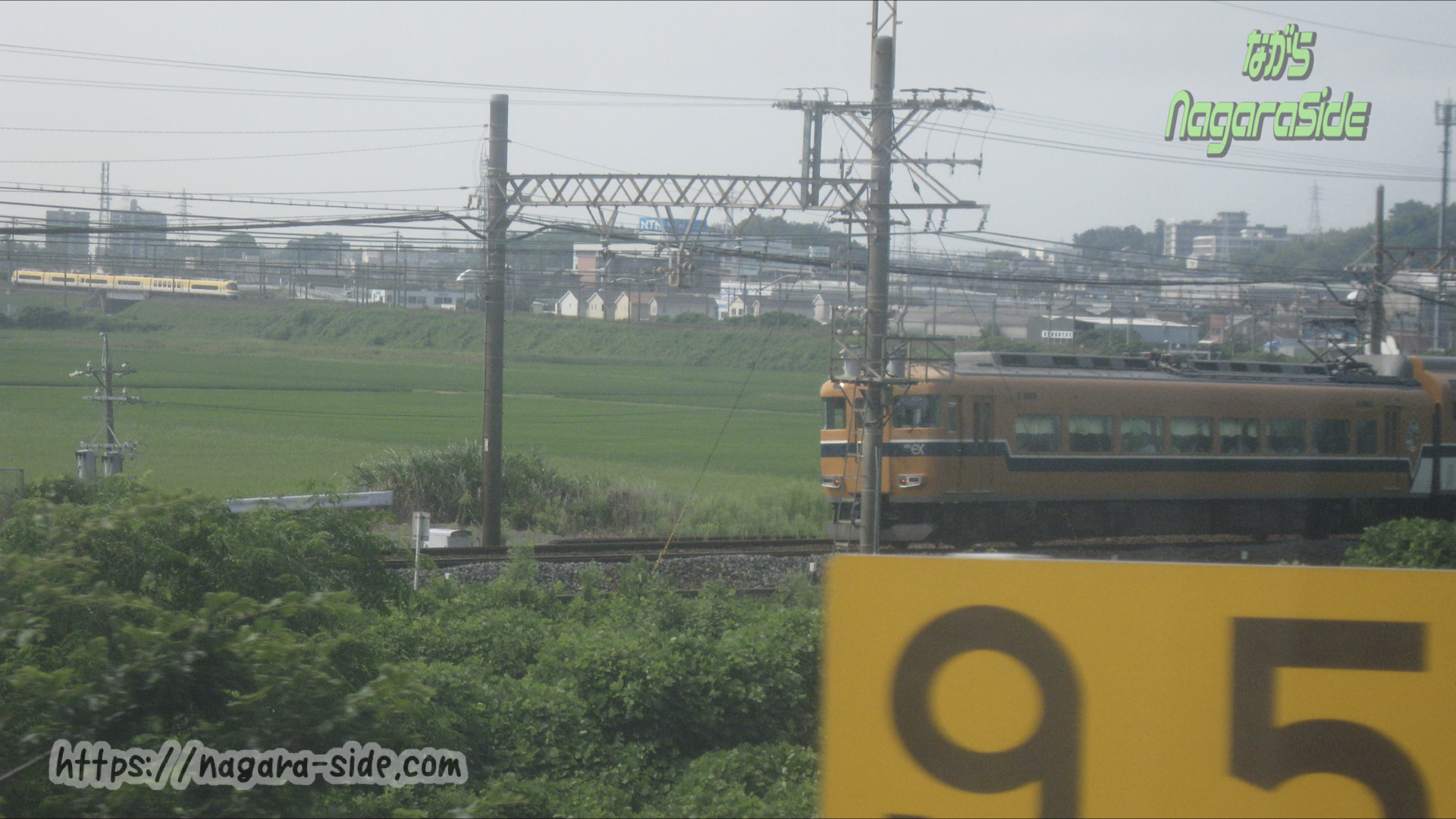 関西本線から望む近鉄名古屋線