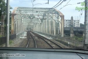 列車内から見る犬山橋