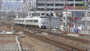 東海道本線を走る「こうのとり」前方３両はくろしお編成