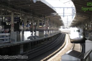 名古屋駅に入線する新大阪行き「ひかり」