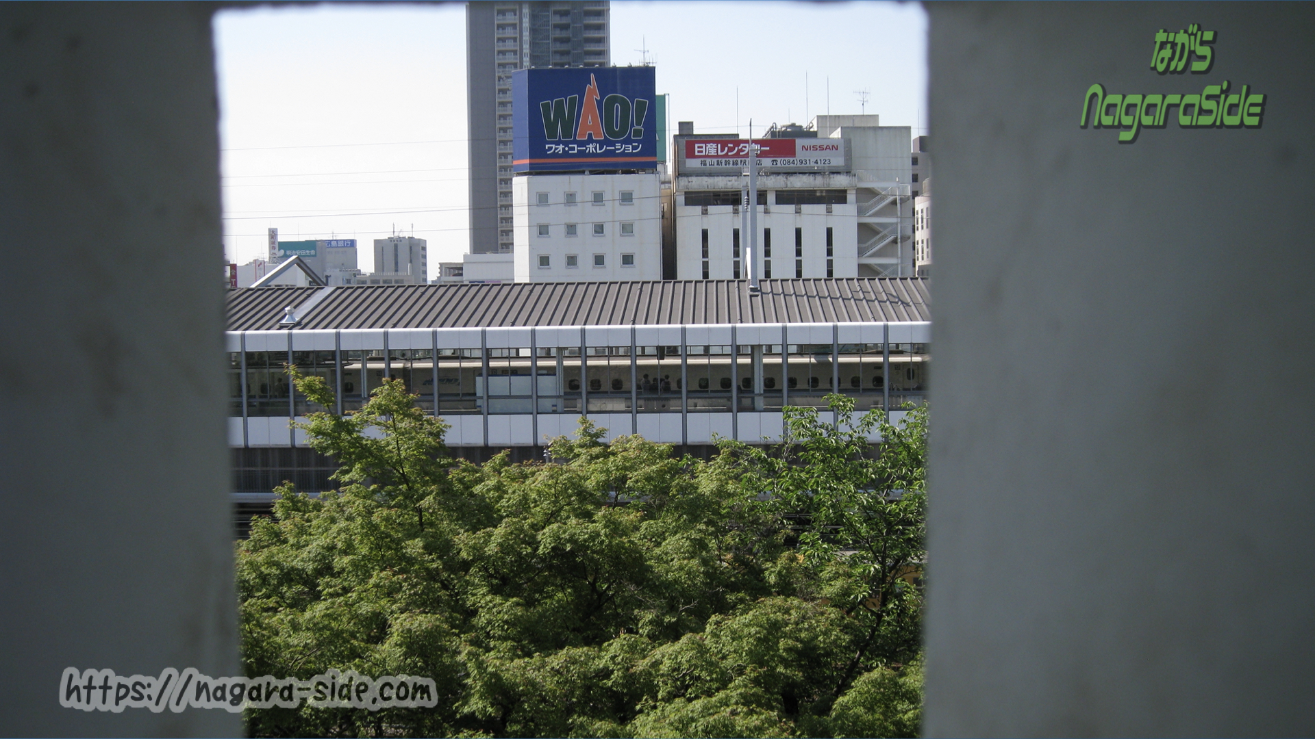 福山城の矢狭間から見える福山駅