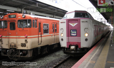 松江駅に停車するやくも381系とキハ47