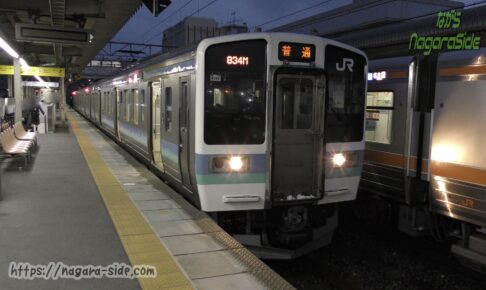 中津川駅に到着するJR東日本所属211系3000番台