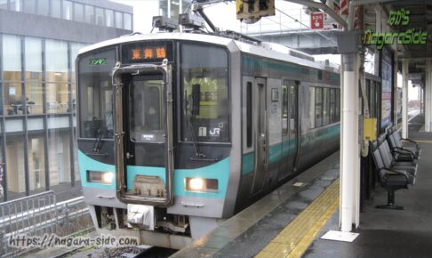 敦賀駅で待機する小浜線125系