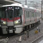 海田市駅に入線する山陽本線の227系