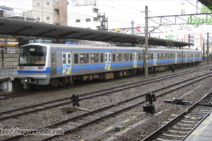 三島駅で待機する駿豆線の列車
