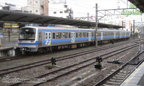 三島駅で待機する駿豆線の列車