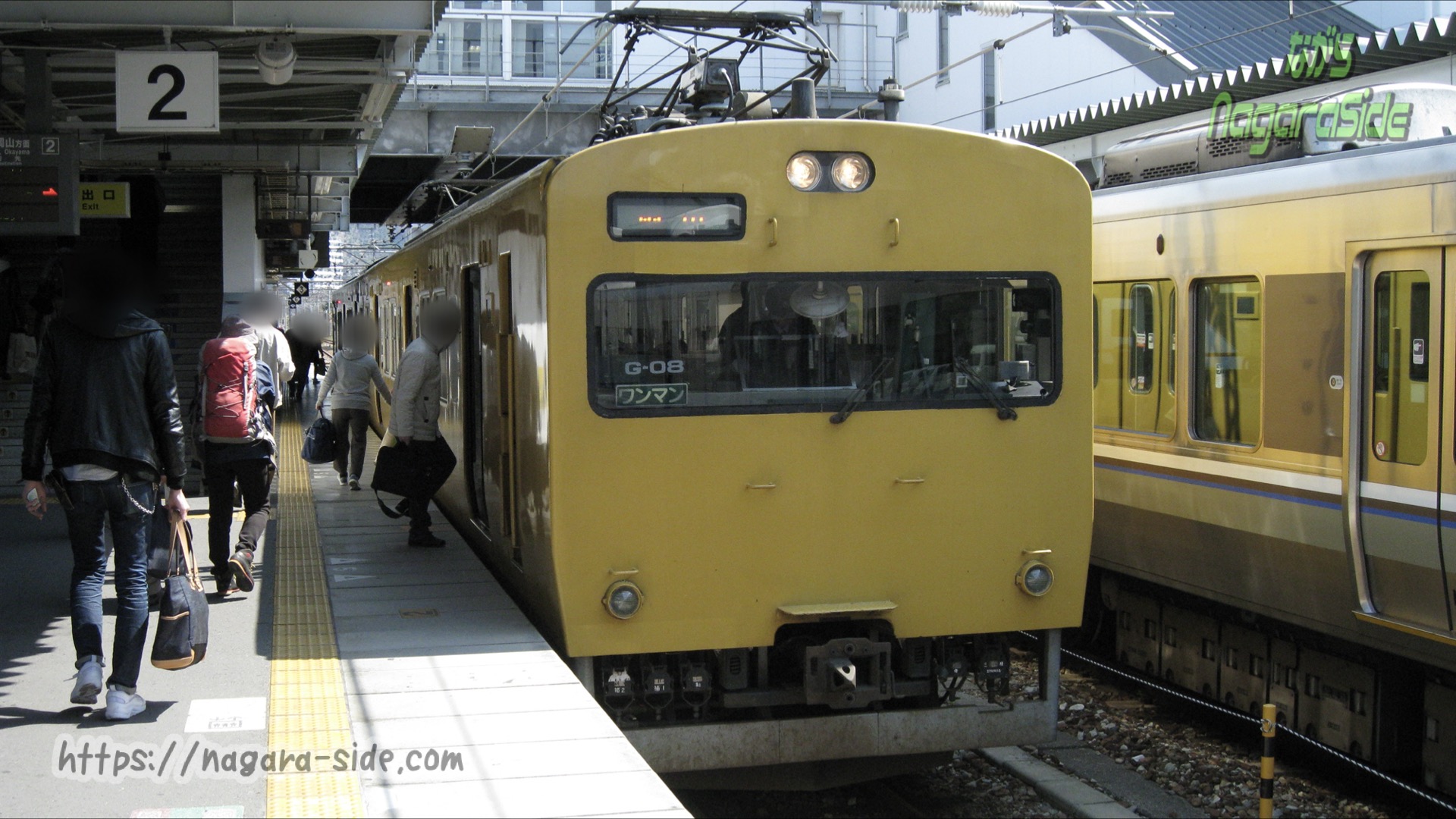 播州赤穂駅で出発を待つ115系